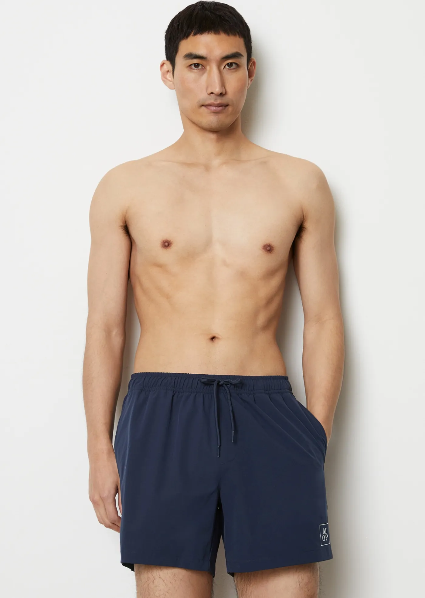 BADESHORTS AUS RECYCELTEM MATERIAL