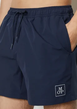 BADESHORTS AUS RECYCELTEM MATERIAL
