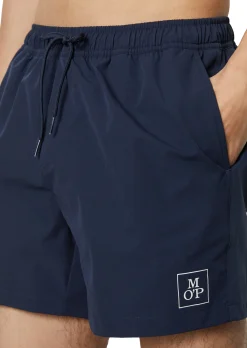 BADESHORTS AUS RECYCELTEM MATERIAL