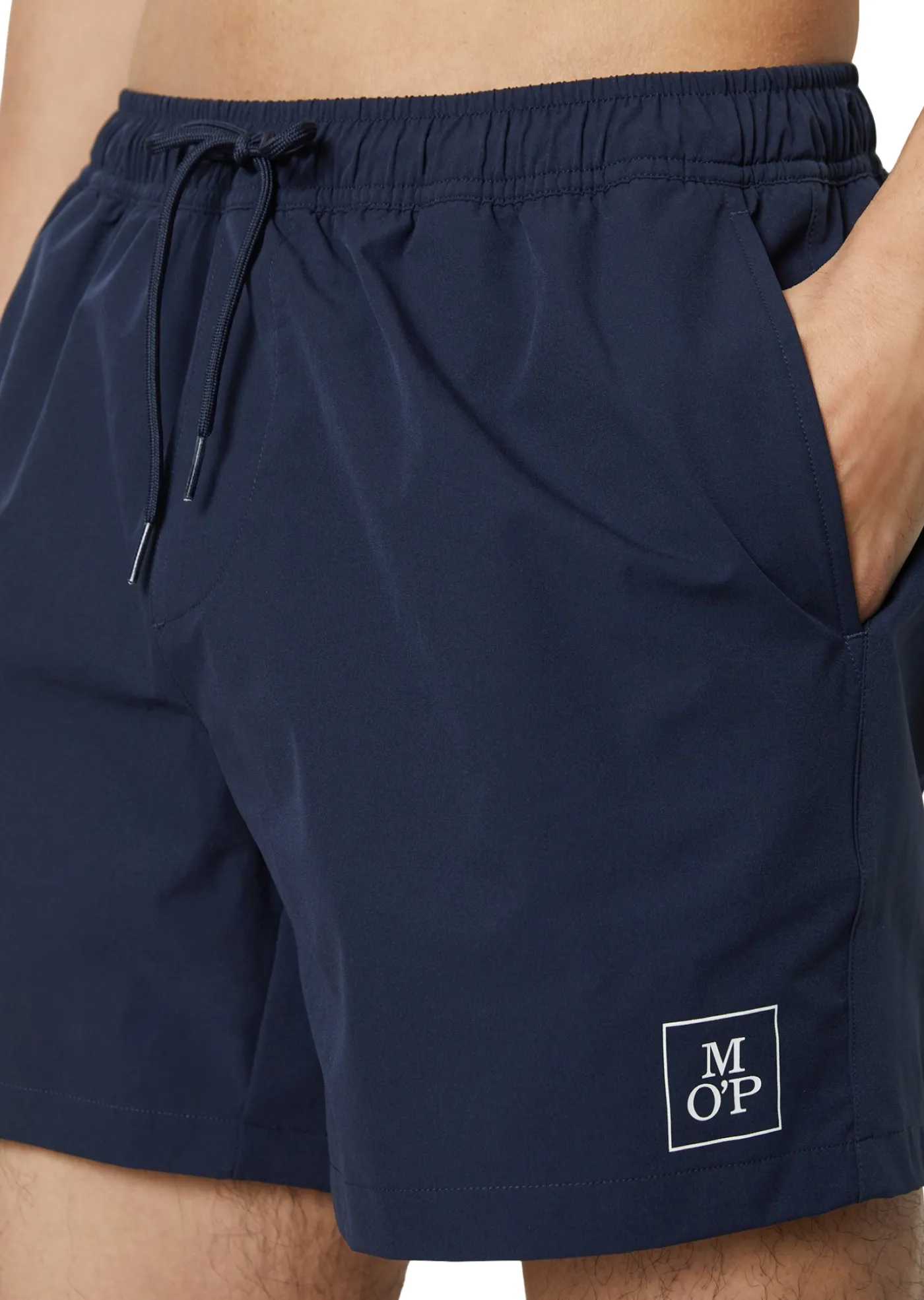 BADESHORTS AUS RECYCELTEM MATERIAL