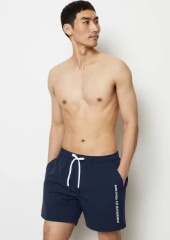 BADESHORTS AUS RECYCELTEM MATERIAL