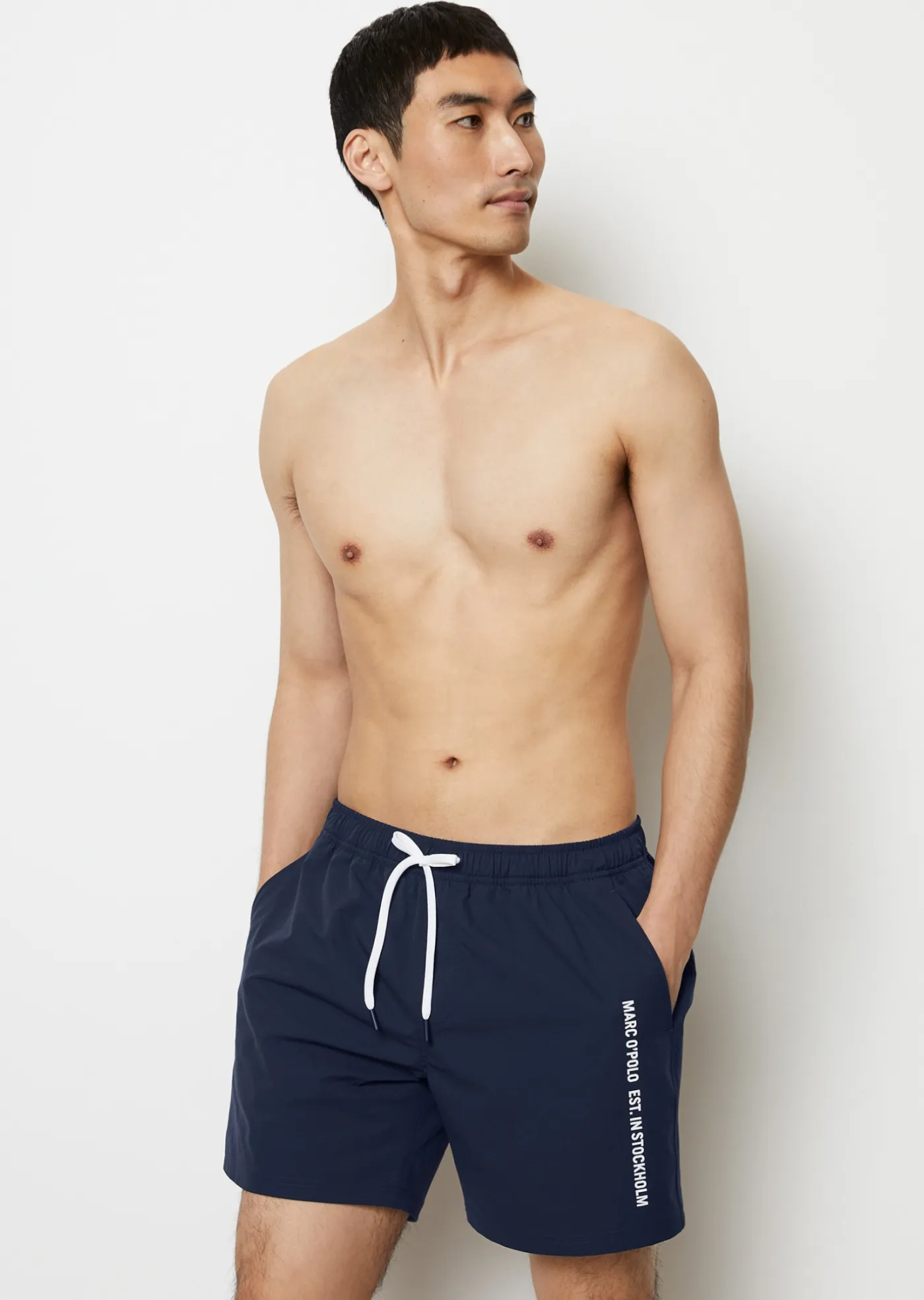 BADESHORTS AUS RECYCELTEM MATERIAL