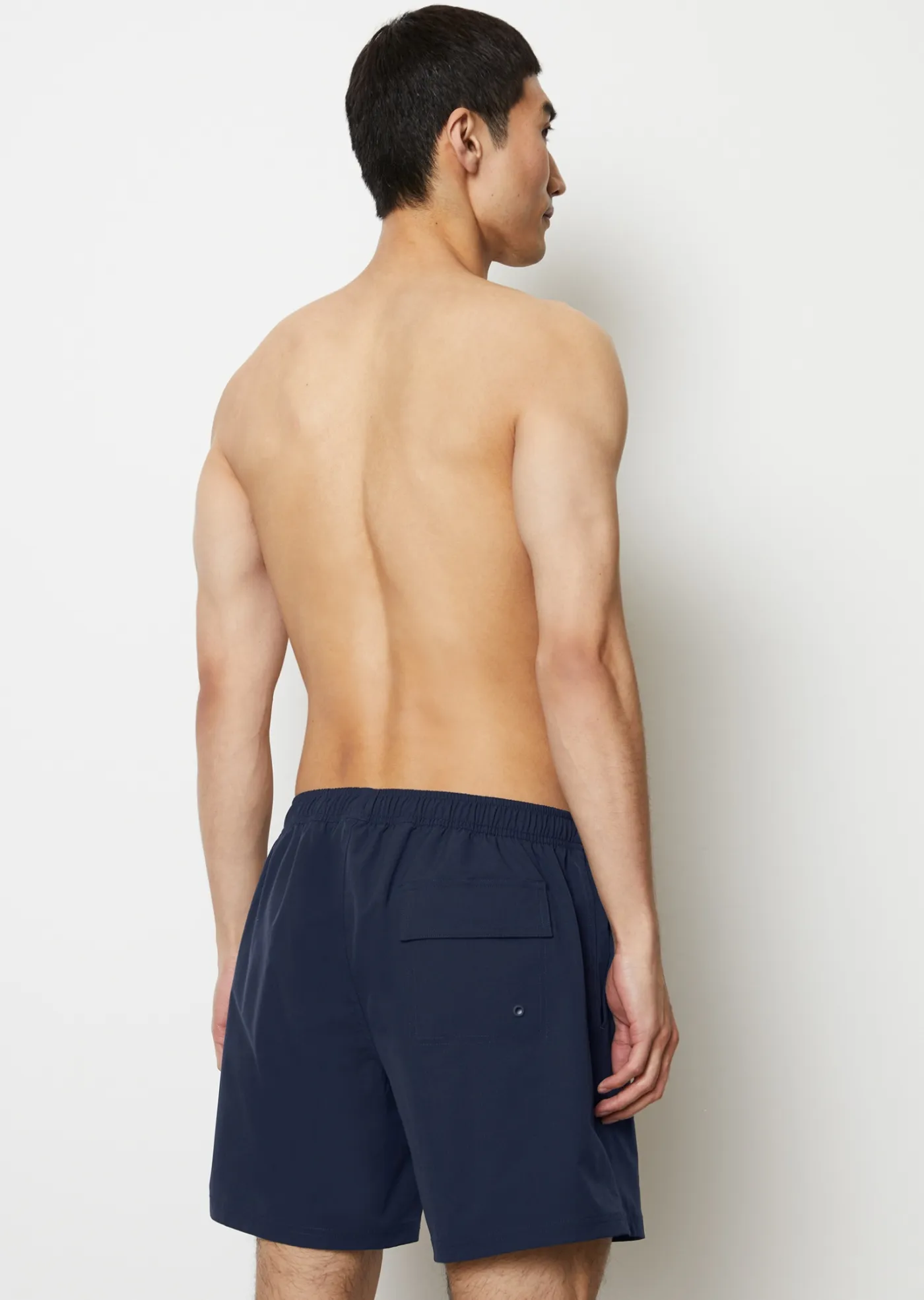 BADESHORTS AUS RECYCELTEM MATERIAL