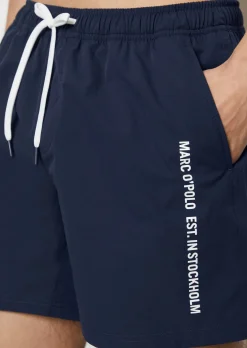BADESHORTS AUS RECYCELTEM MATERIAL