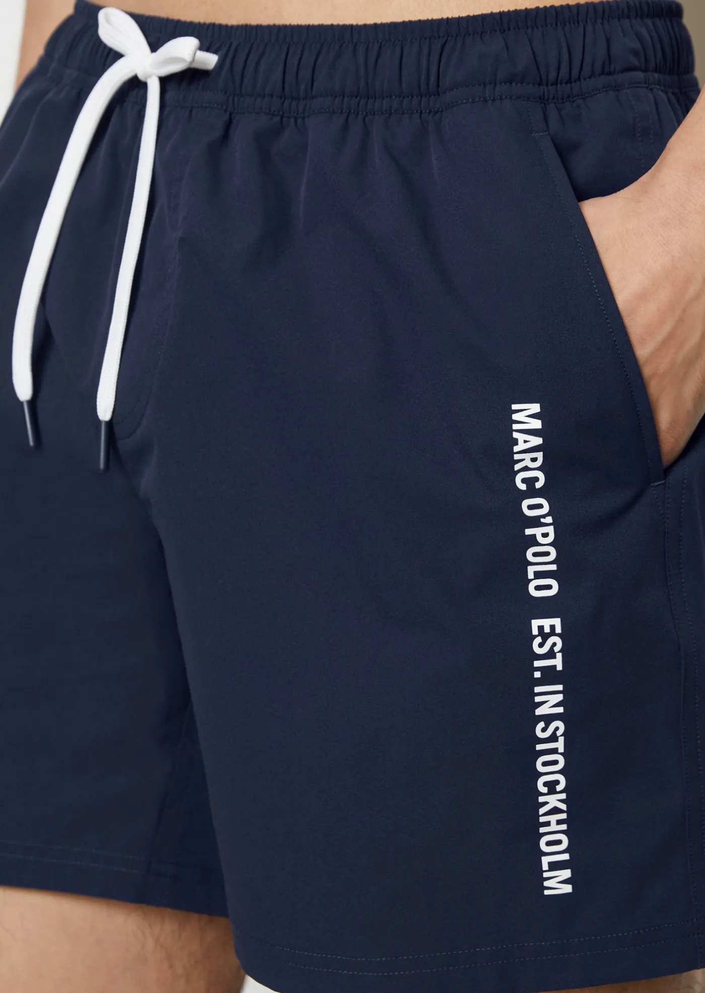 BADESHORTS AUS RECYCELTEM MATERIAL
