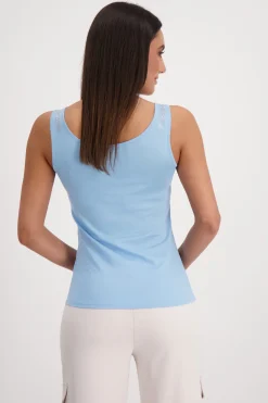Basic-Top mit Schmuck