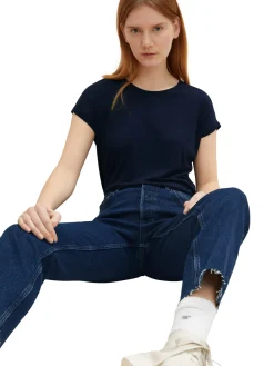 Basic T-Shirt