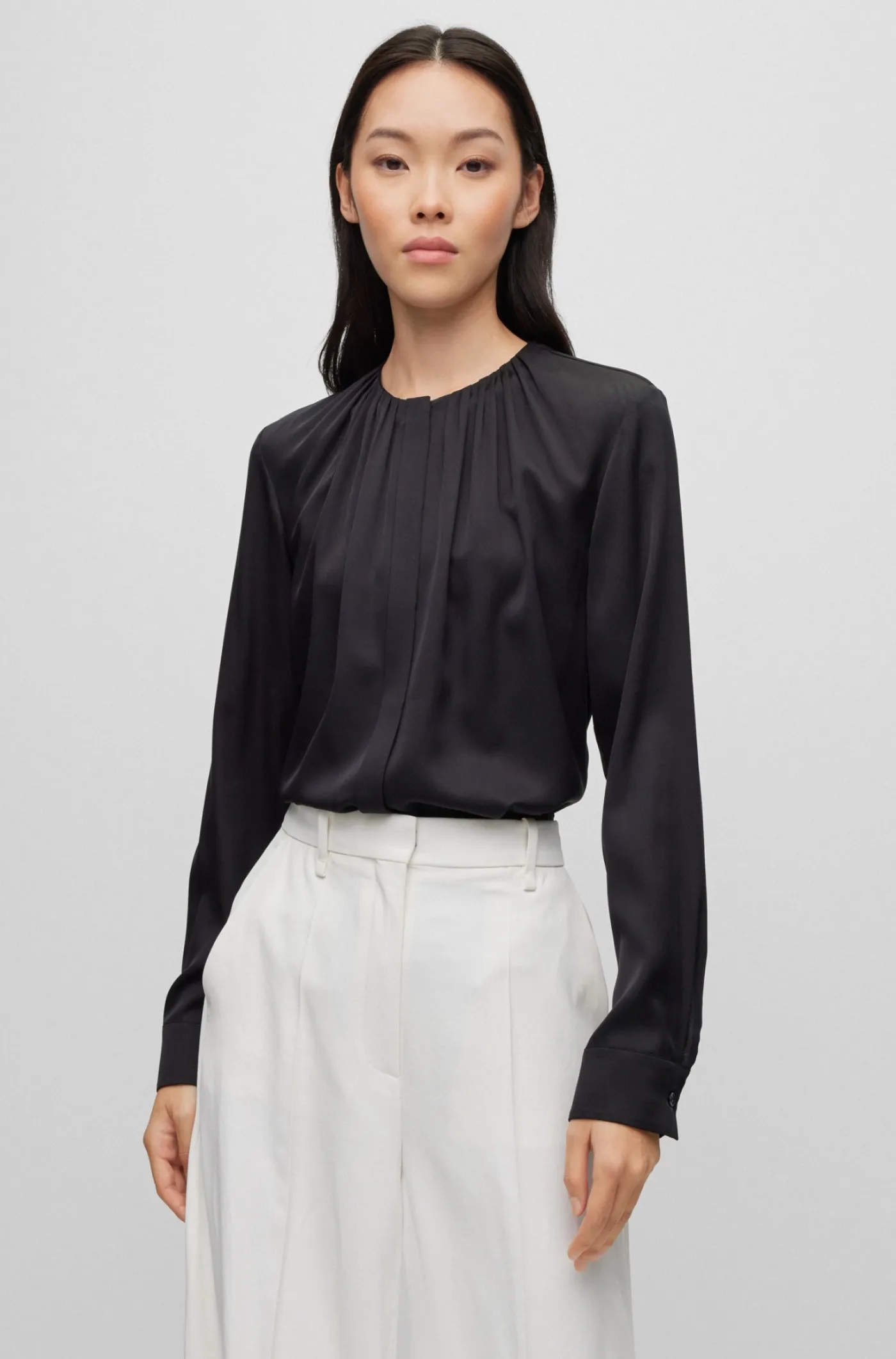 Bluse aus Elastischem Crêpe De Chine mit gerafftem Ausschnitt