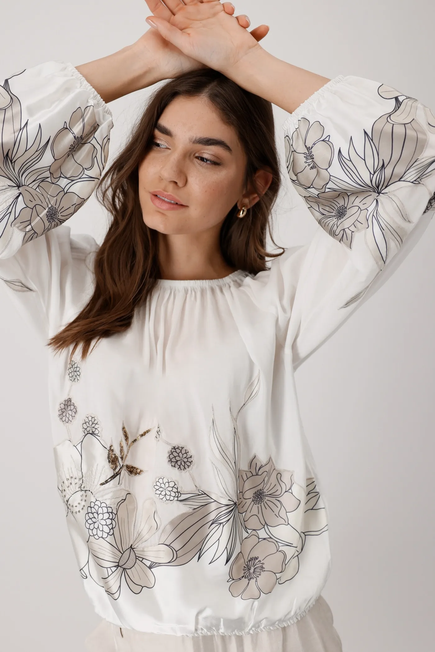 Bluse mit Blumen-Applikation