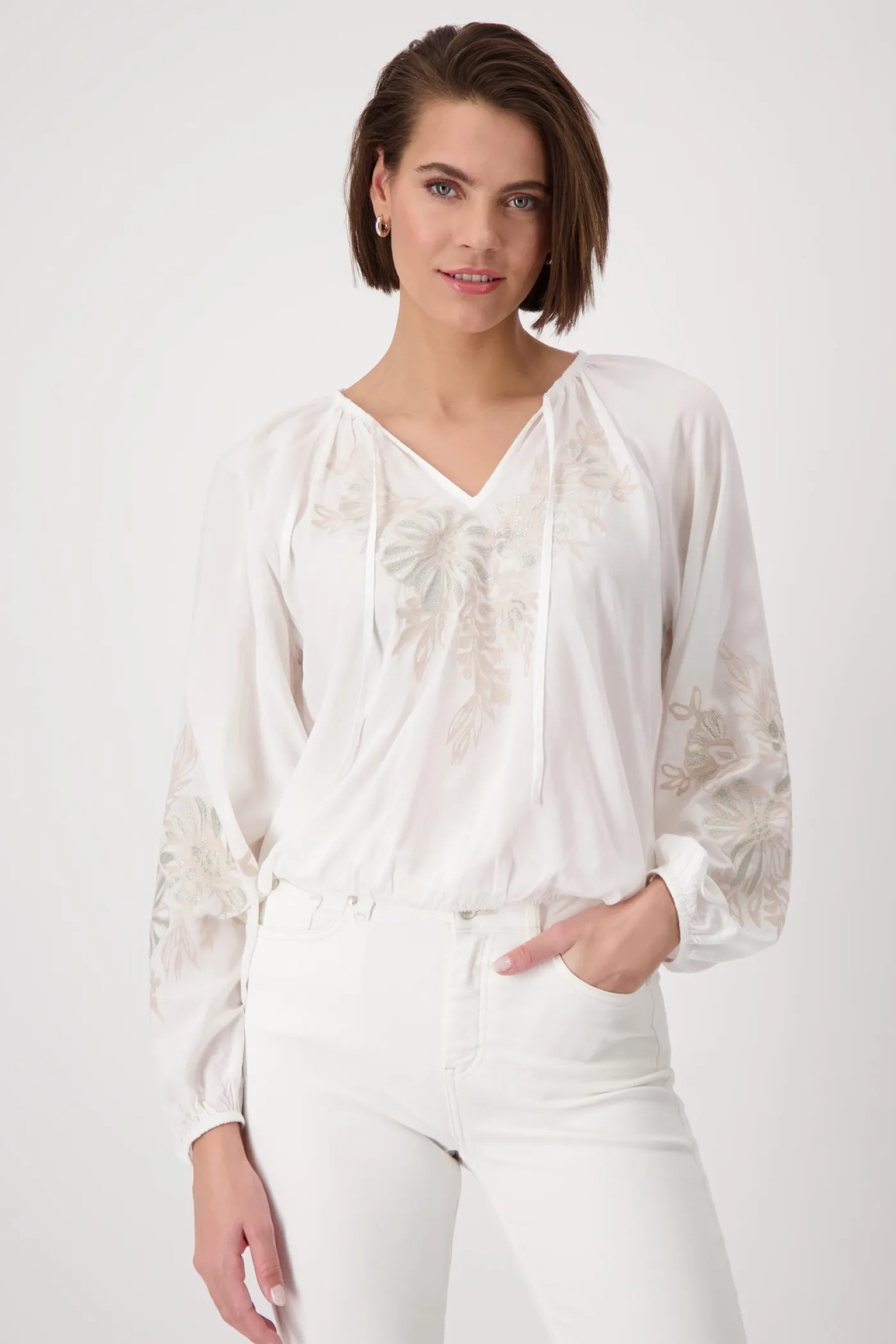 Bluse mit Stickerei