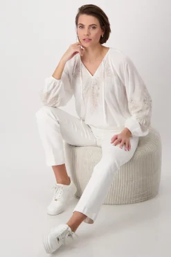 Bluse mit Stickerei
