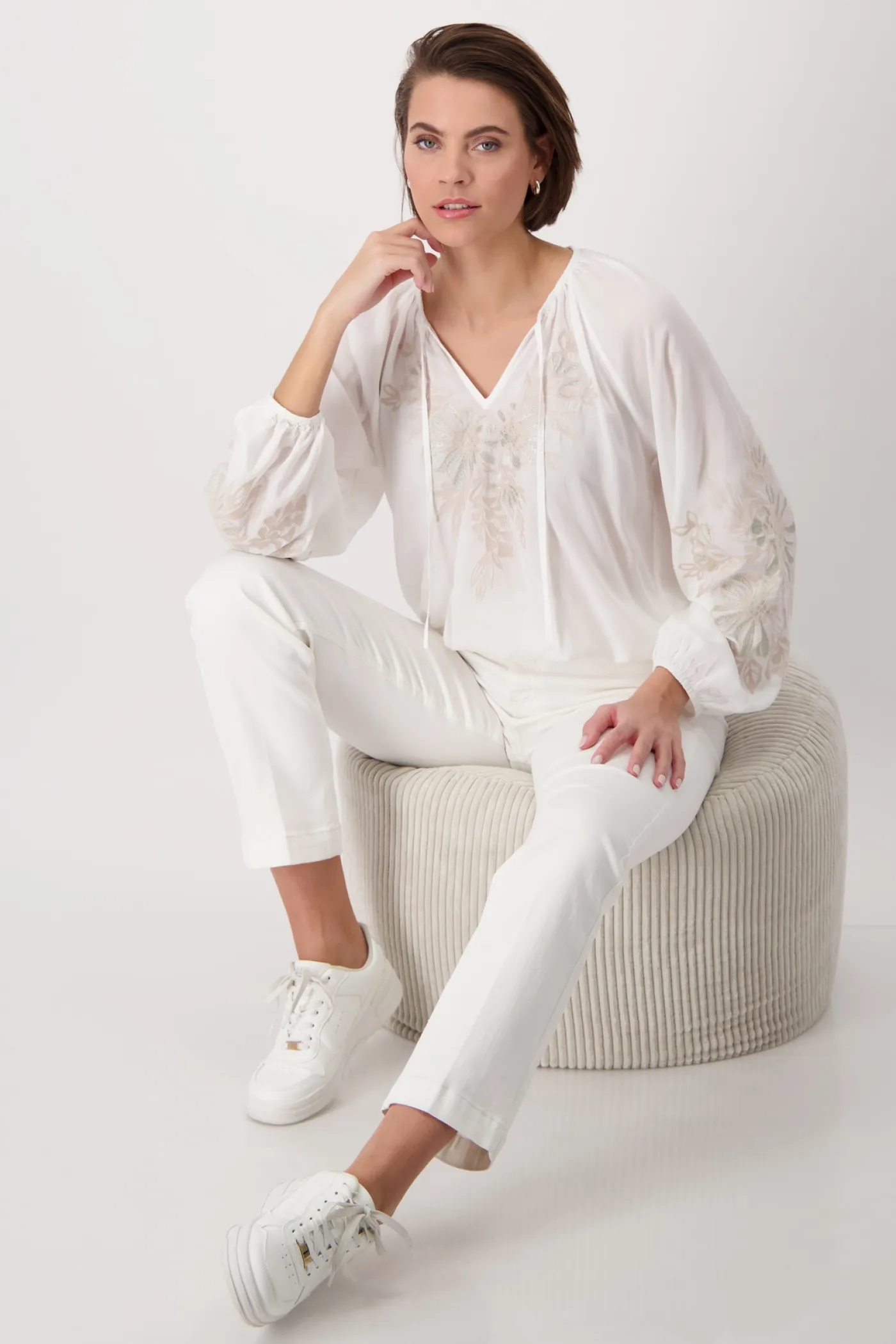 Bluse mit Stickerei