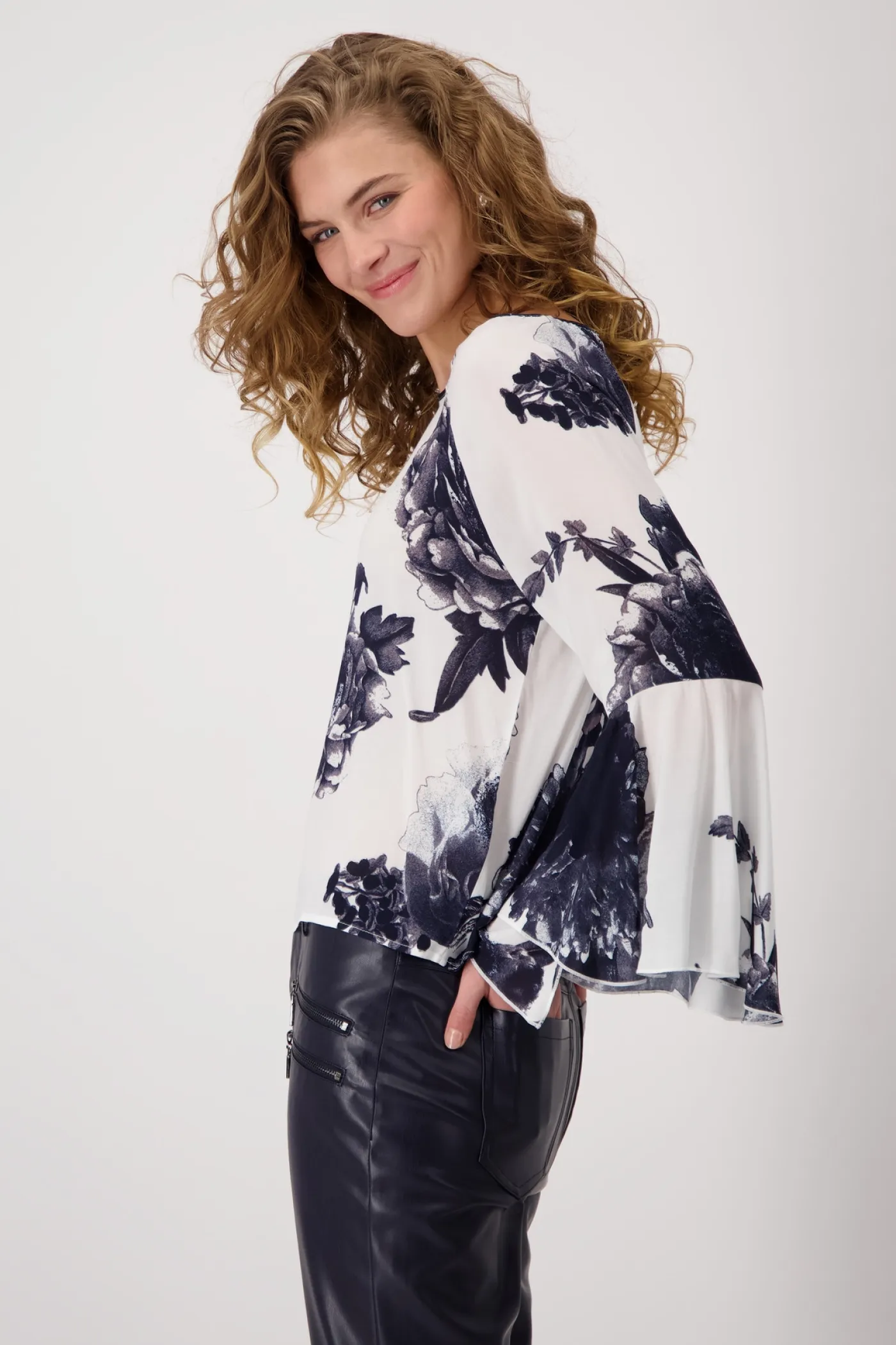Bluse mit Volantärmeln