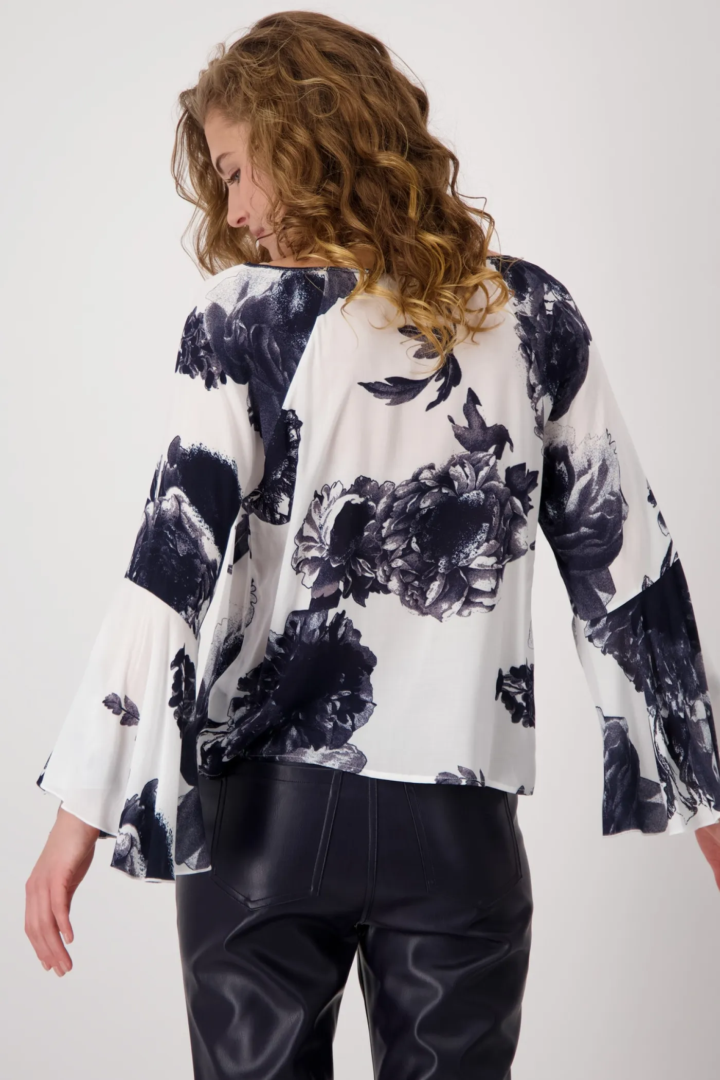 Bluse mit Volantärmeln