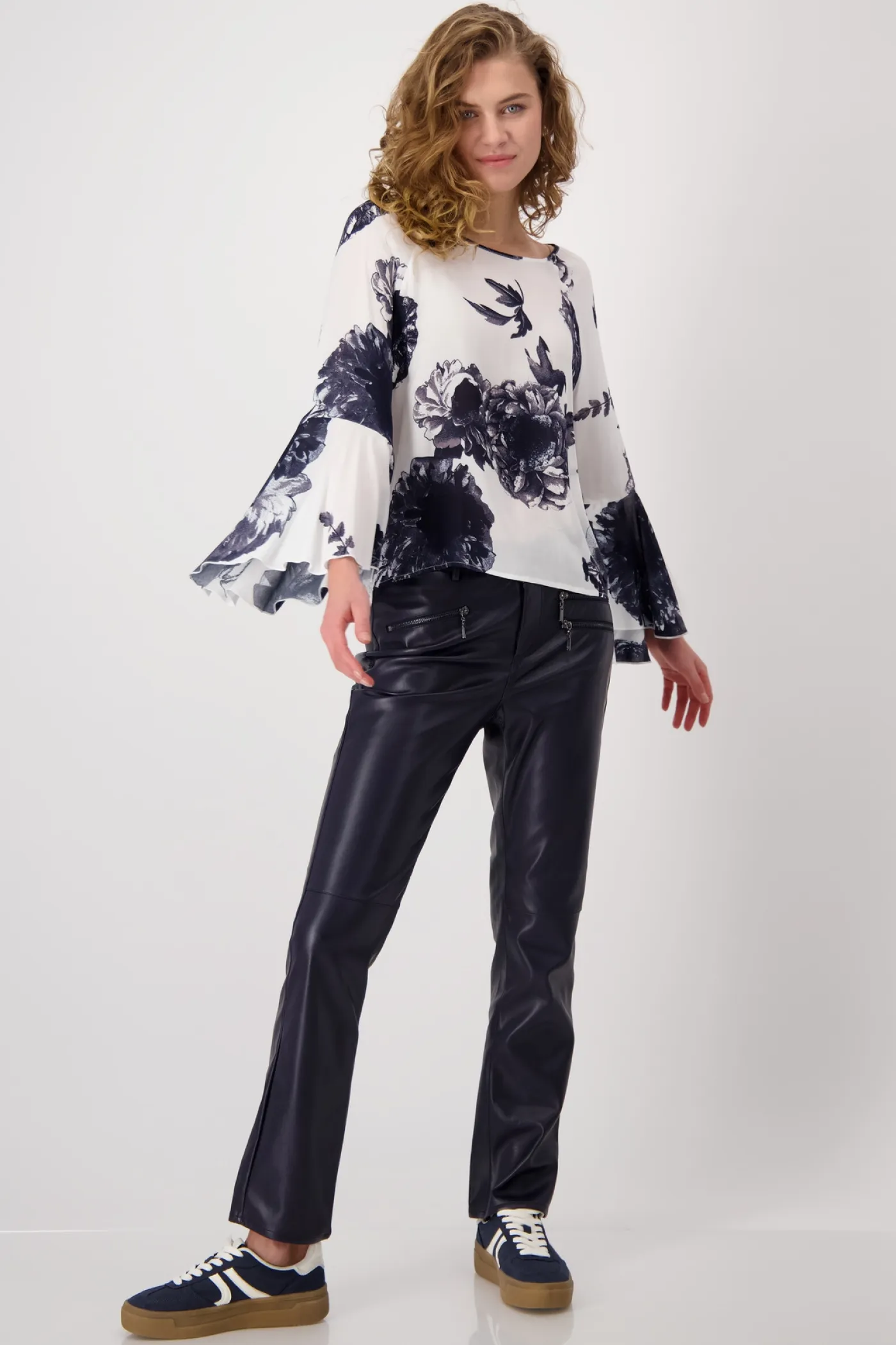Bluse mit Volantärmeln