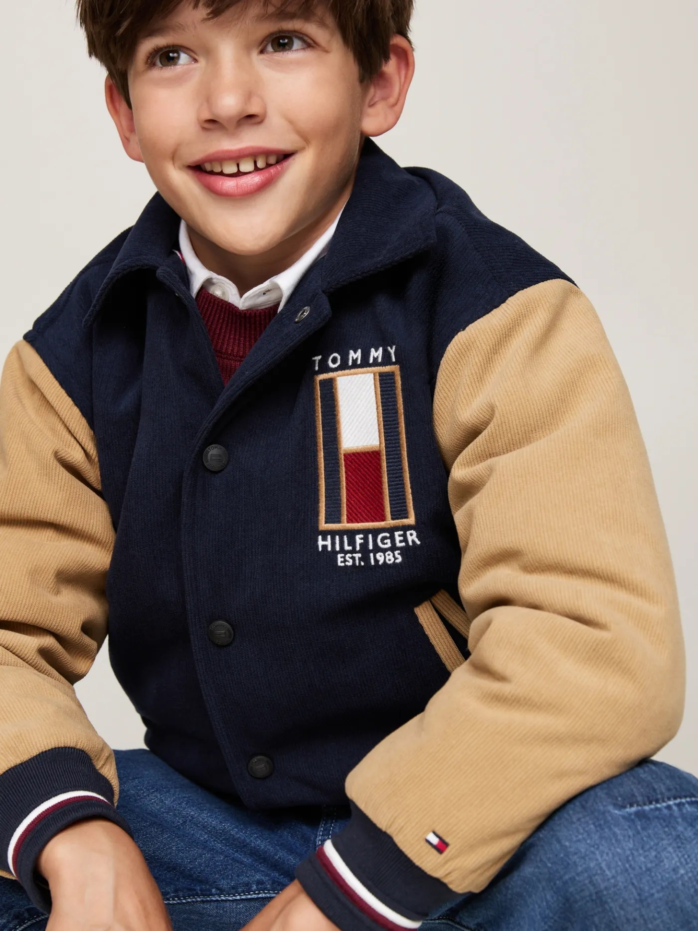 Bomberjacke aus Cord mit Logo hinten