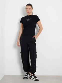 Eng geschnittenes T-Shirt