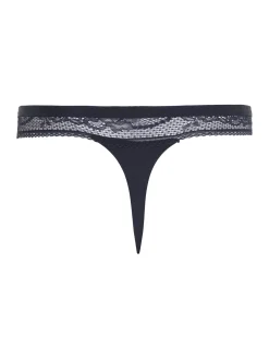 Exclusive String mit Spitzen-Details