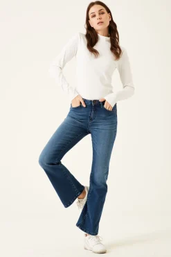 High-Waist Jeans