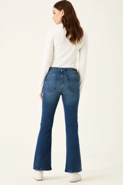 High-Waist Jeans