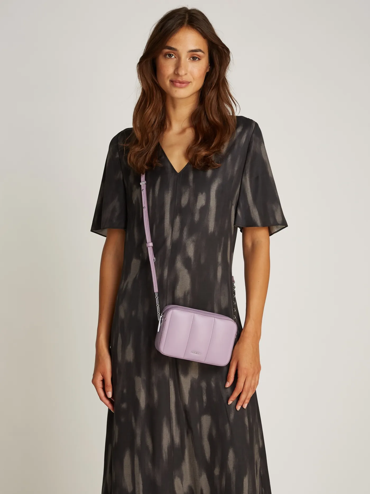 LINE QUILT CROSSBODYTASCHE