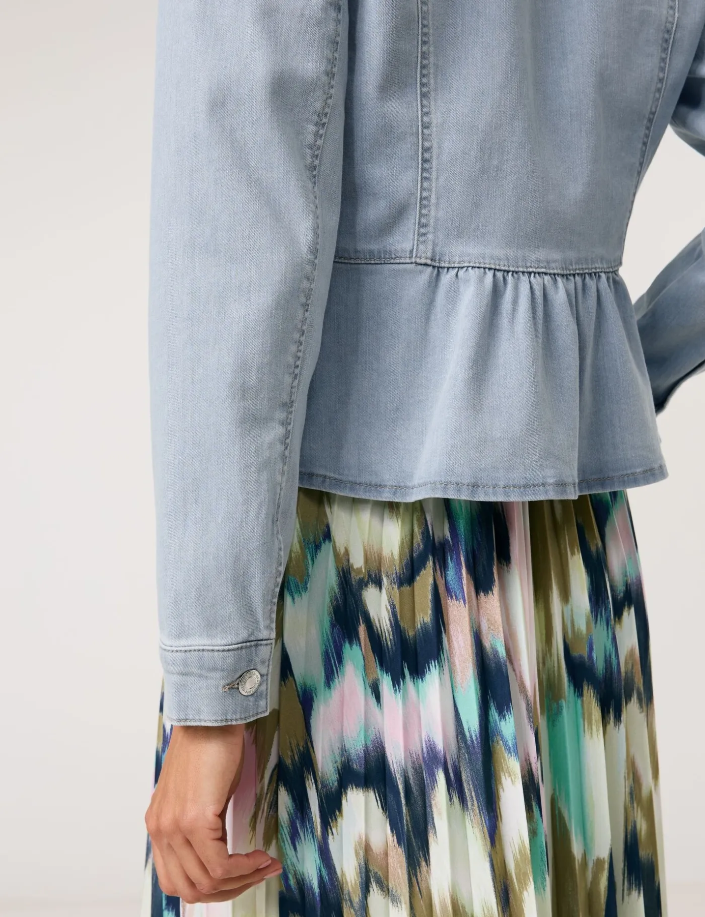 Modische Jeansjacke