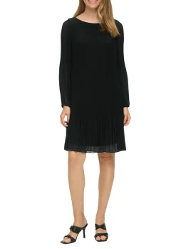 Plissiertes Chiffonkleid mit Puffärmeln