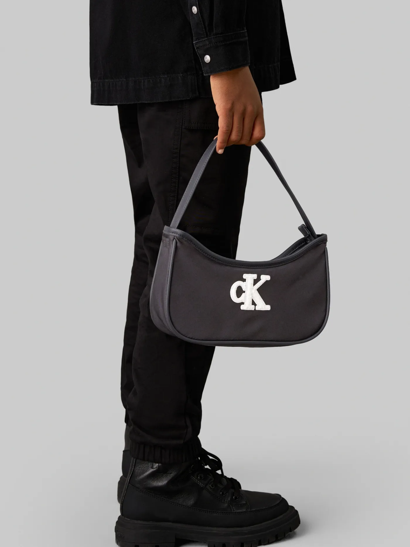 Schultertasche mit Logo