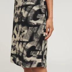 Sprayed Letters Shirtkleid