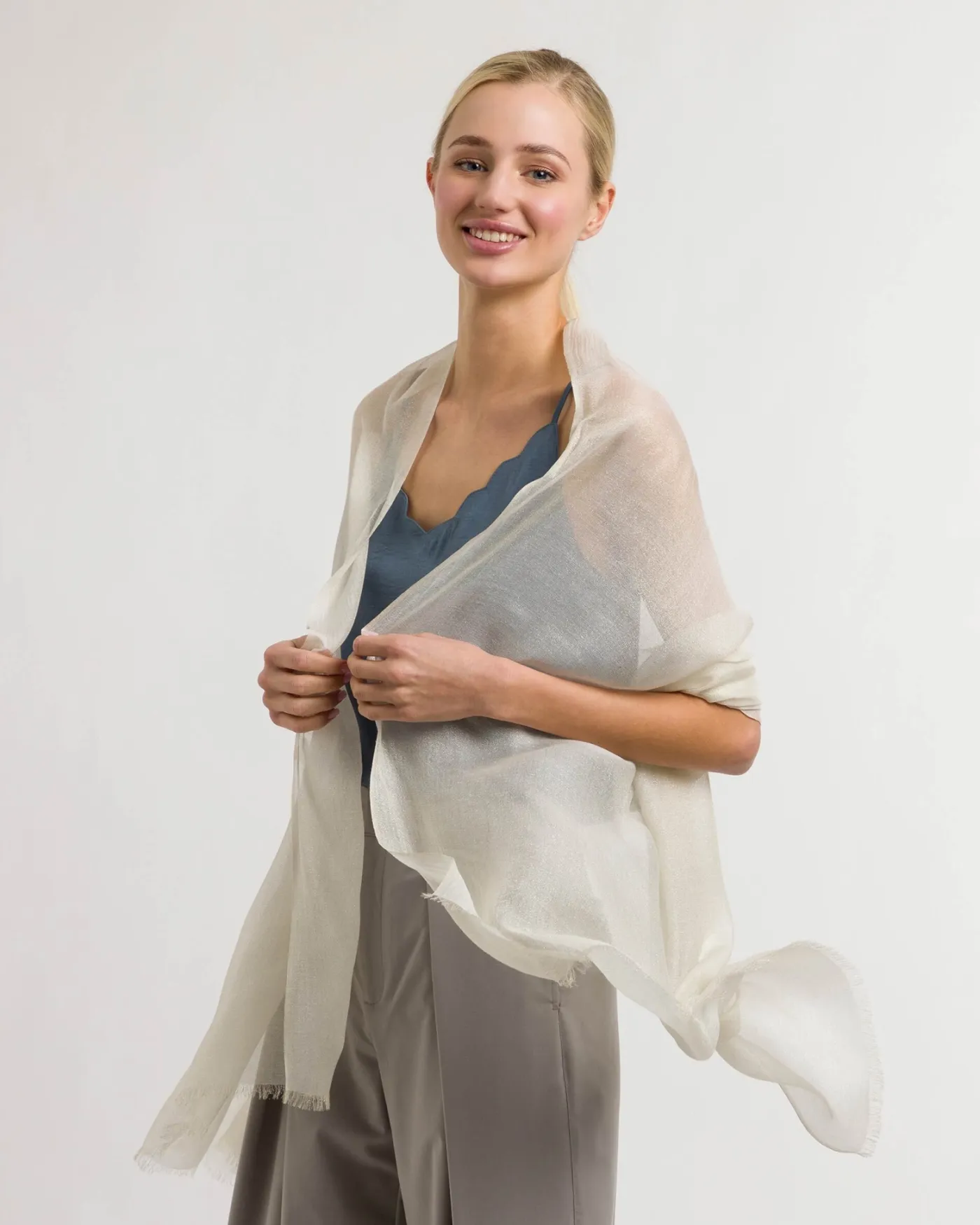 Stola mit zartem Glitzer