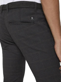Strukturierte Chinohose mit Gürtel