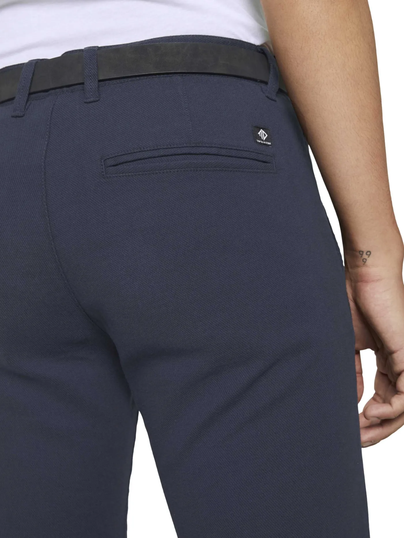 Strukturierte Chinohose mit Gürtel