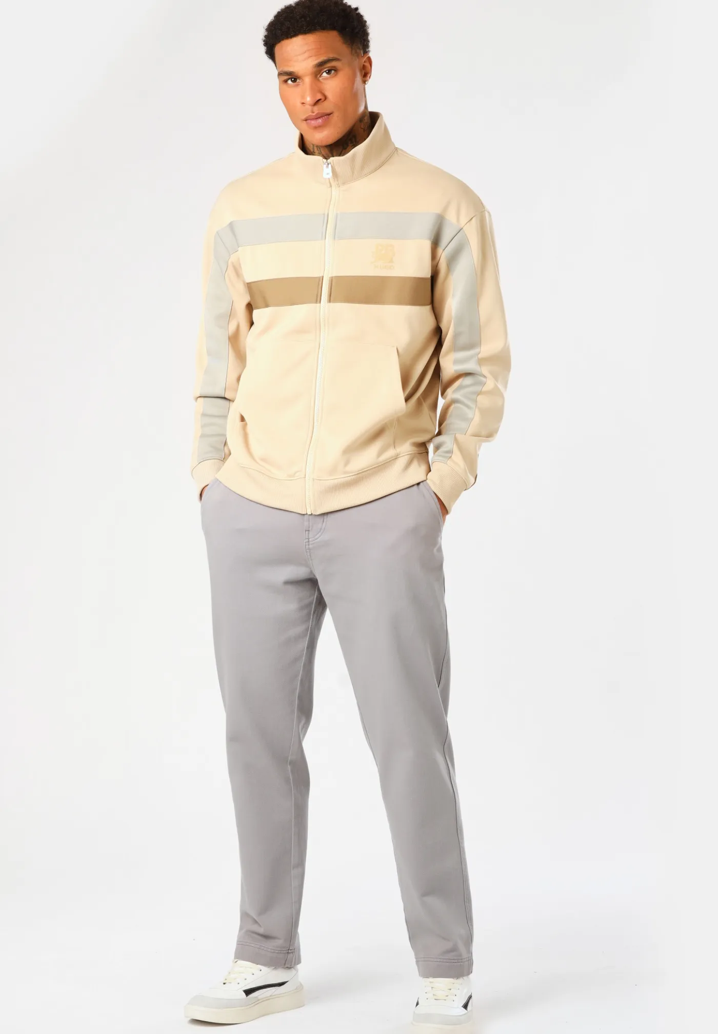 Tapered-Fit Hose aus Baumwoll-Twill mit mittlerer Bundhöhe