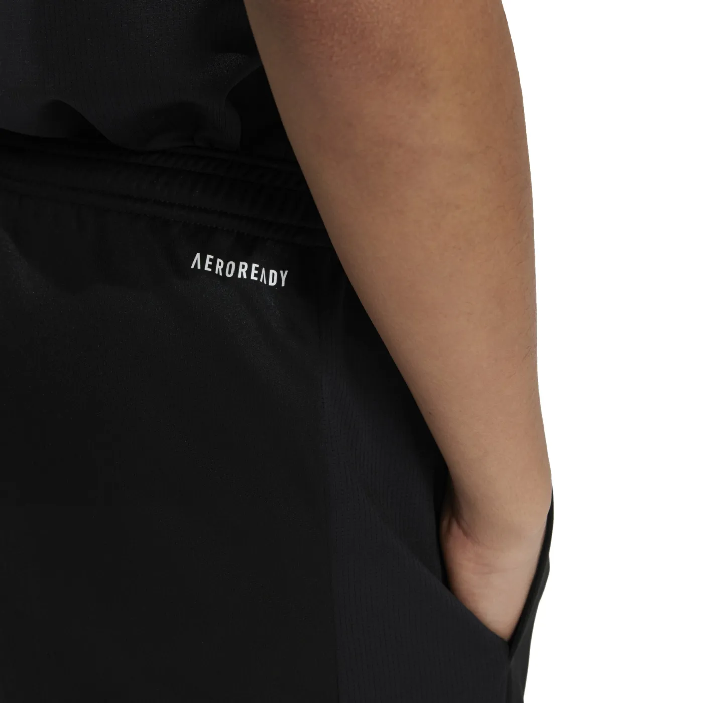 Train Essentials Logo Regular Fit Kids Shorts
