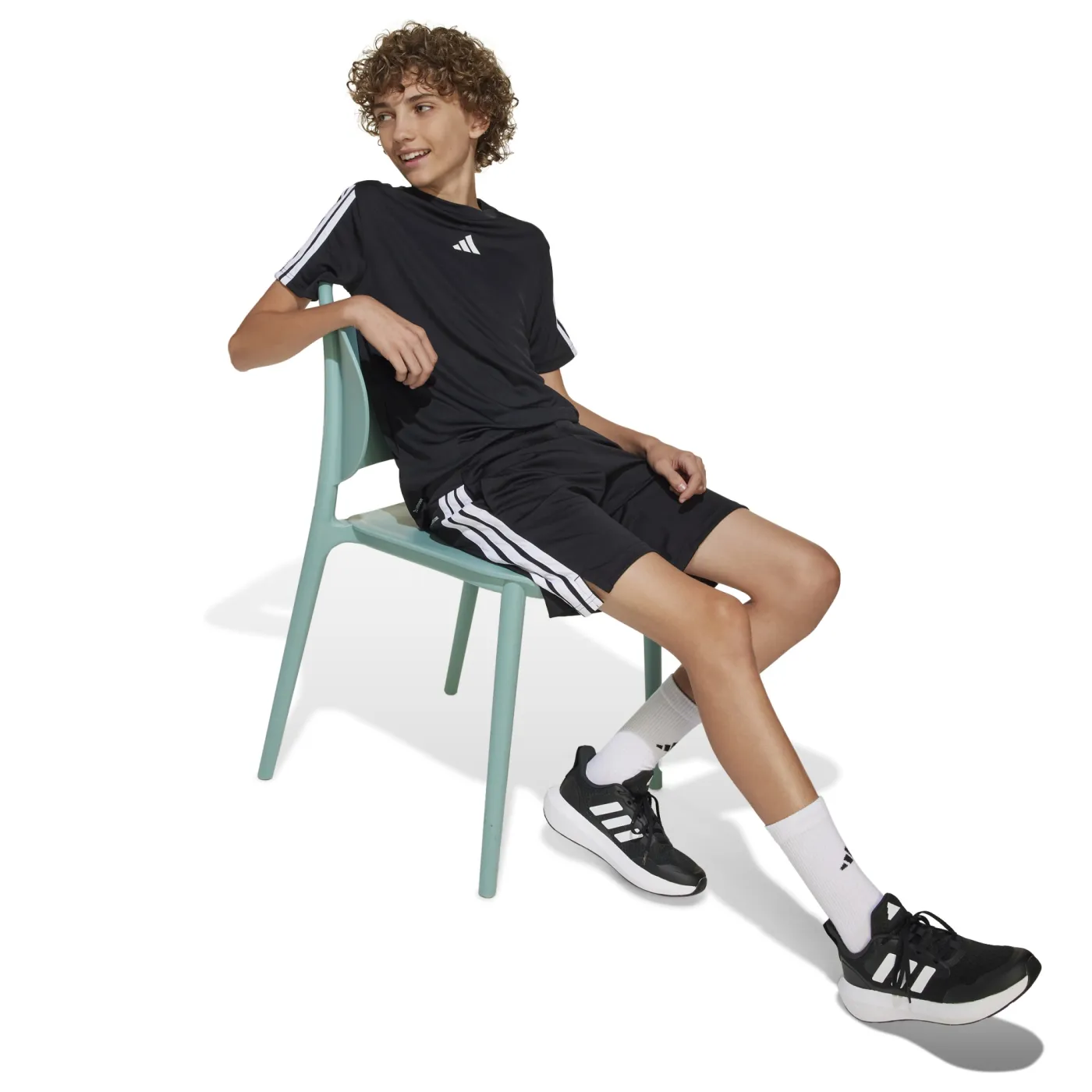 Train Essentials 3-Streifen Kids T-Shirt