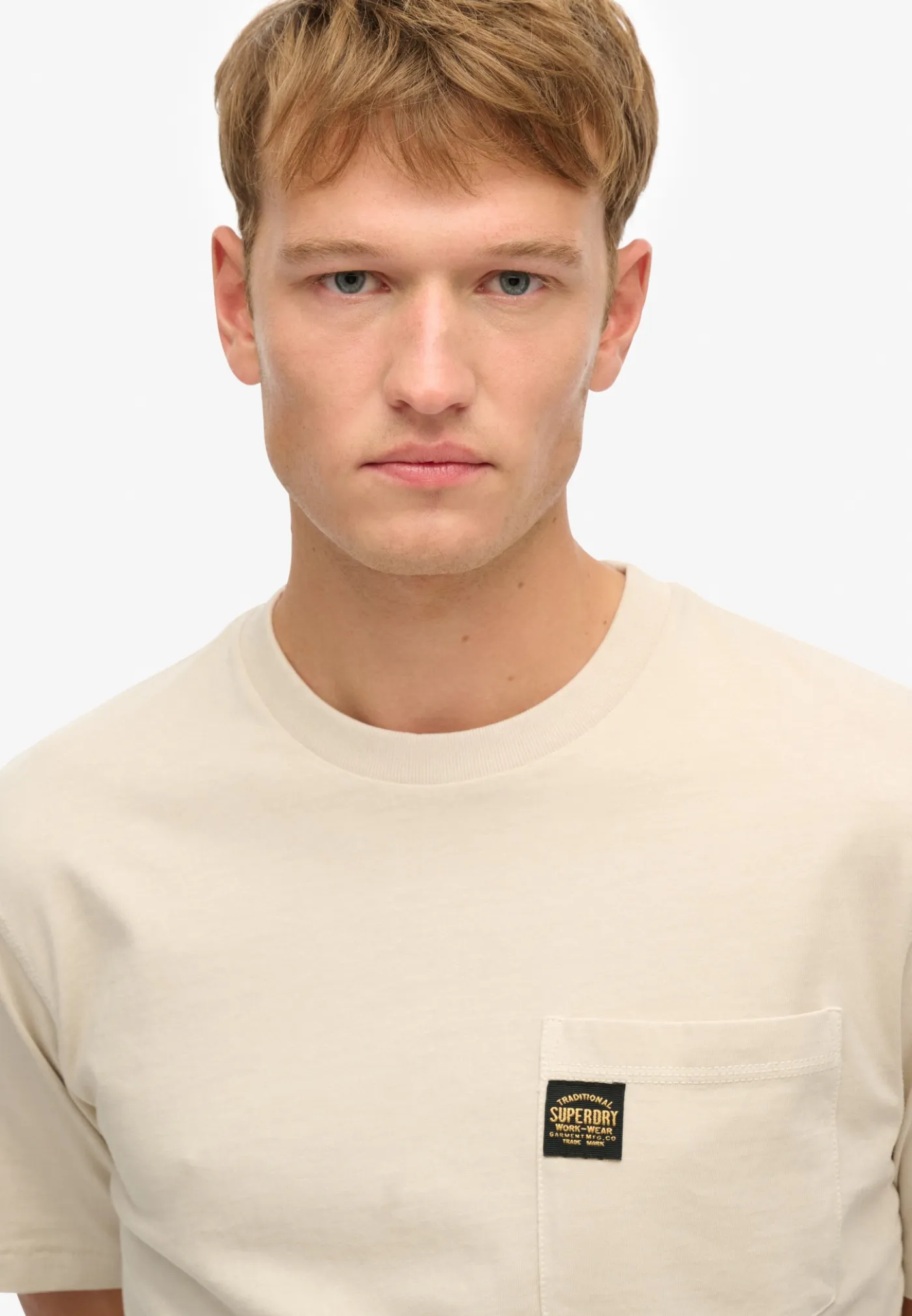 T-Shirt mit Tasche und Kontrastnähten