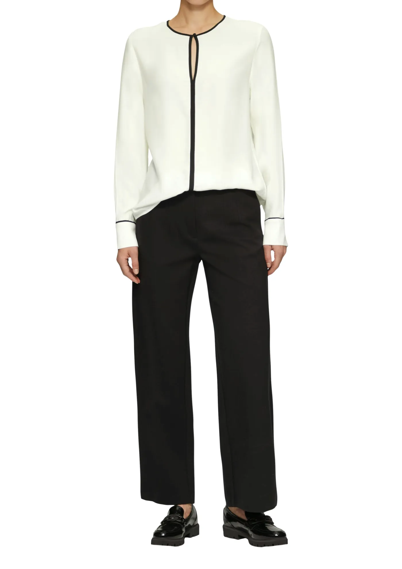 Viskosebluse mit Kontrastdetails